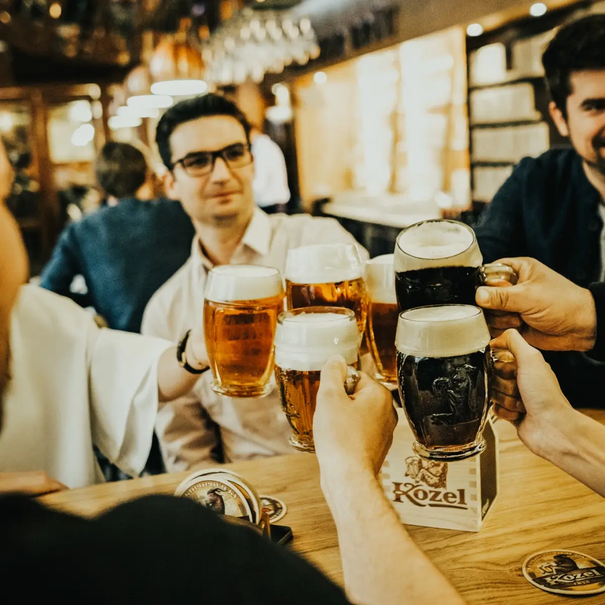 Firmenfeier mit Kollegen im Plutzer Bräu in Wien