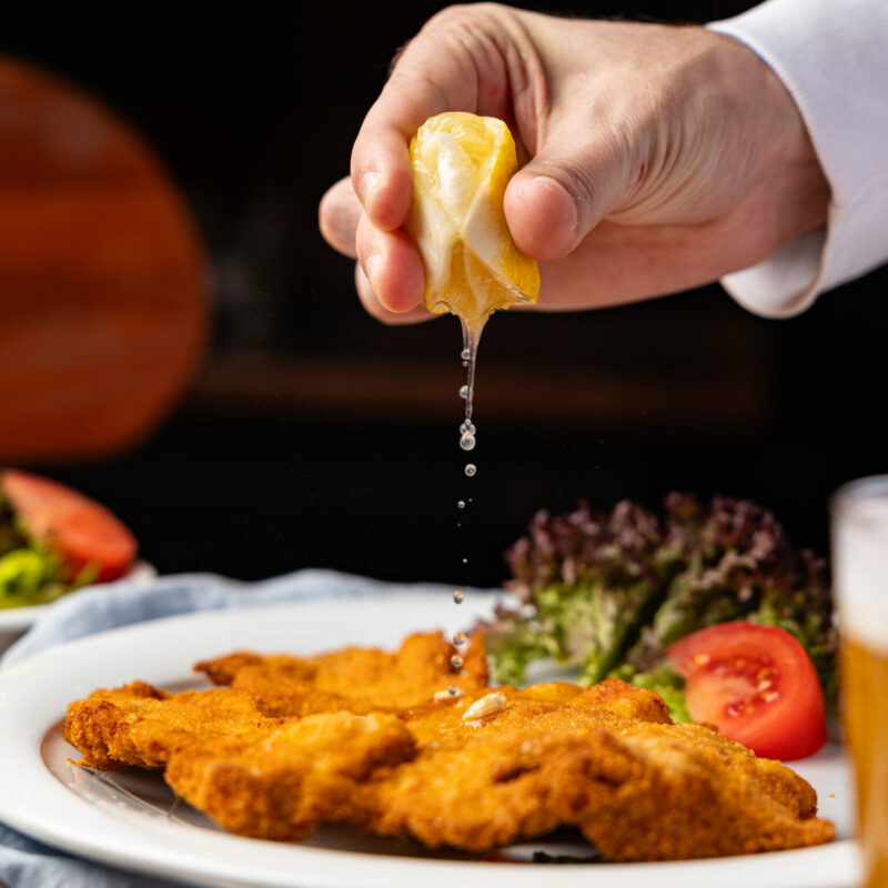 Plutzer Braeu Restaurant 1070 Wien Wiener Schnitzel